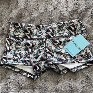 Fleo shorts size small